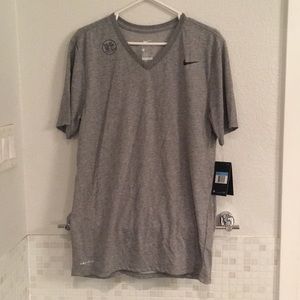Nike men’s NWT v-neck tee athletic cut M